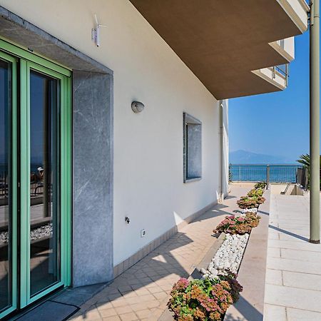 Residenza Miralago By Wonderful Italy เดเซนซาโนเดลการ์ดา ภายนอก รูปภาพ