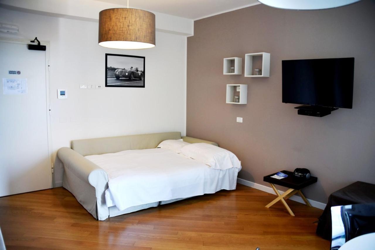 Residenza Miralago By Wonderful Italy เดเซนซาโนเดลการ์ดา ภายนอก รูปภาพ