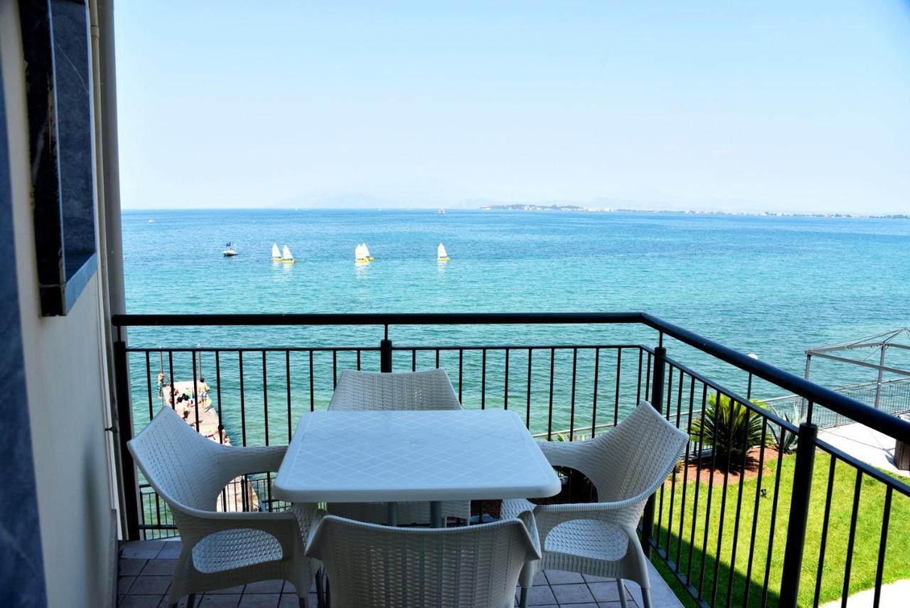 Residenza Miralago By Wonderful Italy เดเซนซาโนเดลการ์ดา ภายนอก รูปภาพ