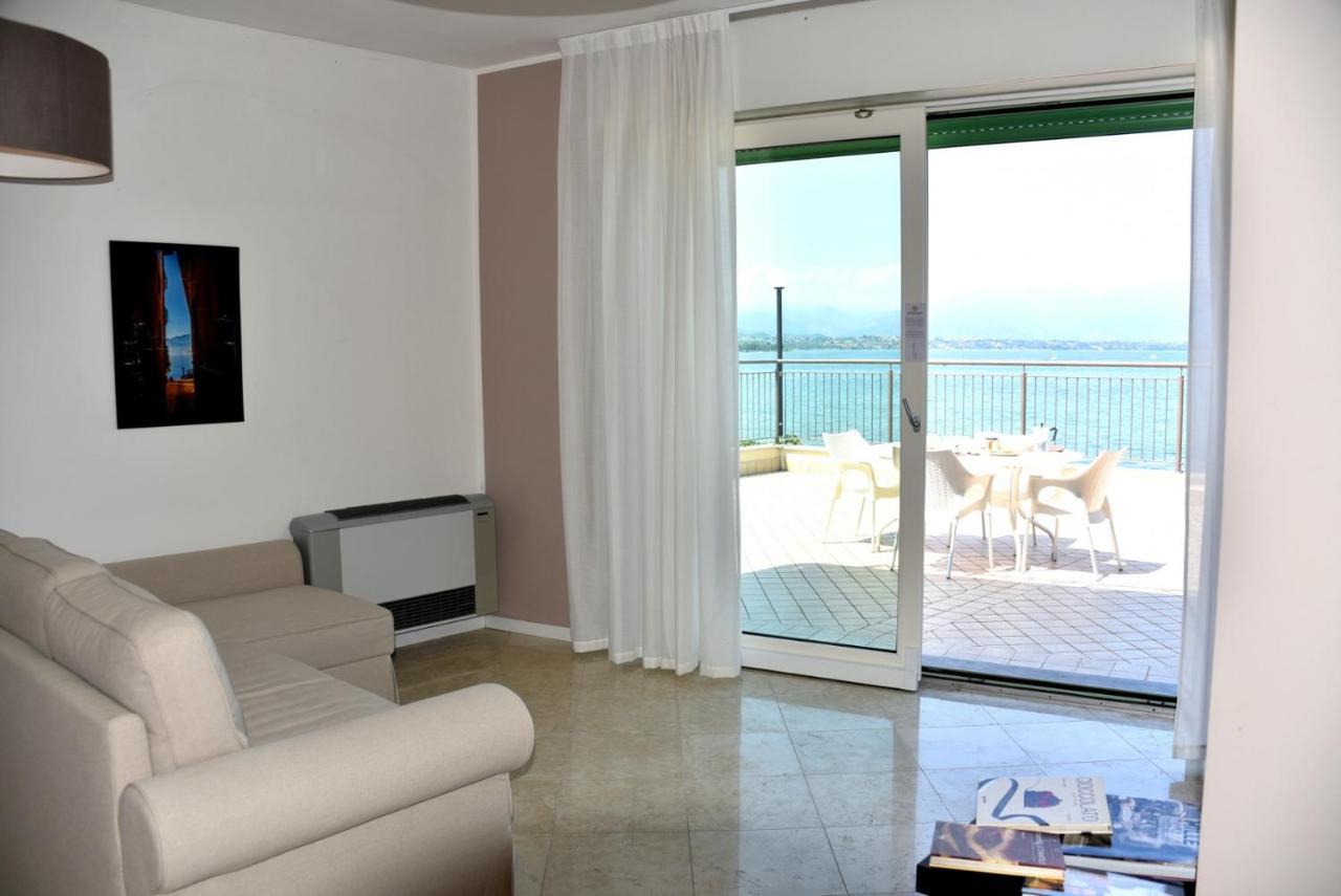 Residenza Miralago By Wonderful Italy เดเซนซาโนเดลการ์ดา ภายนอก รูปภาพ