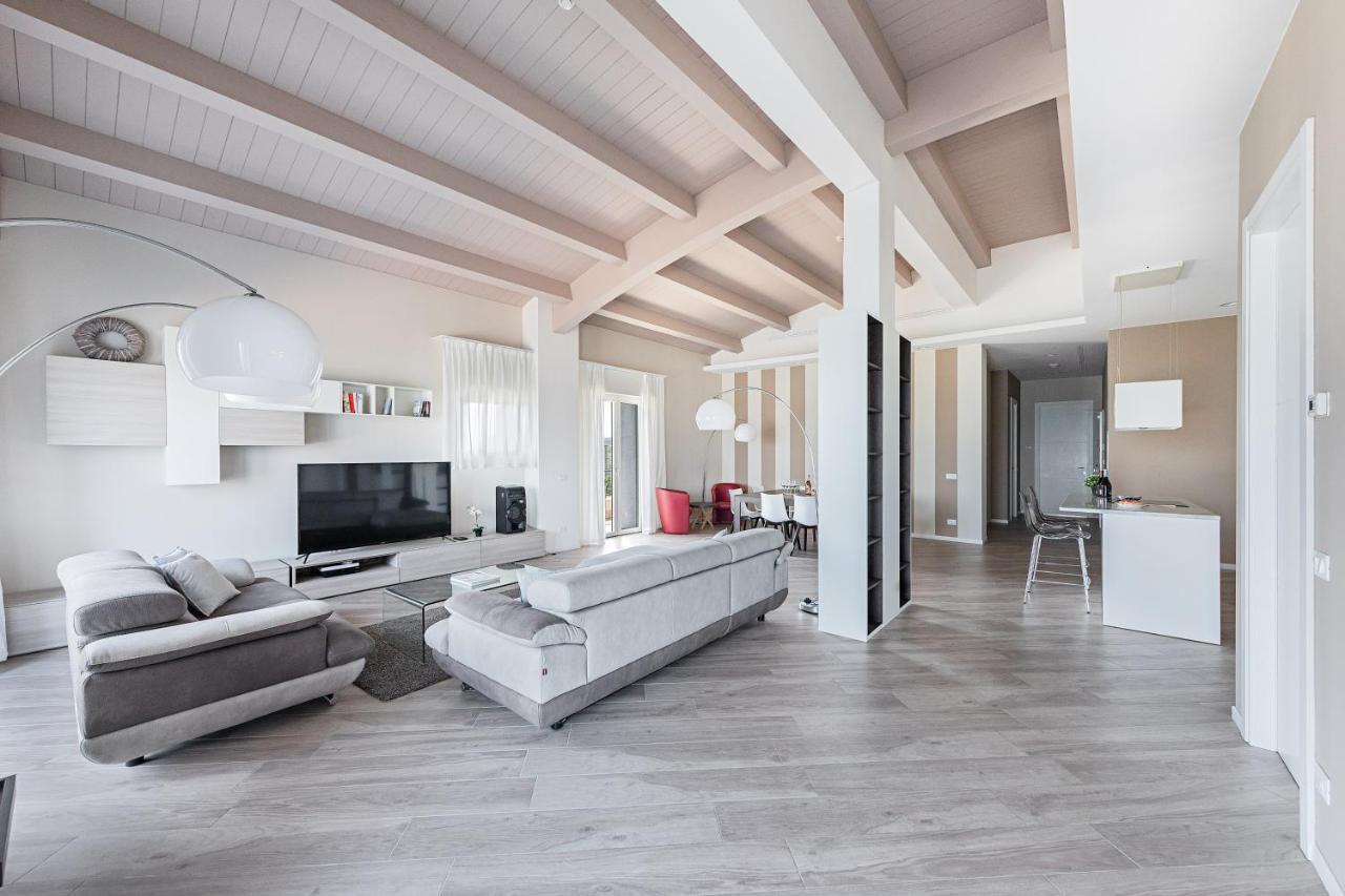 Residenza Miralago By Wonderful Italy เดเซนซาโนเดลการ์ดา ภายนอก รูปภาพ