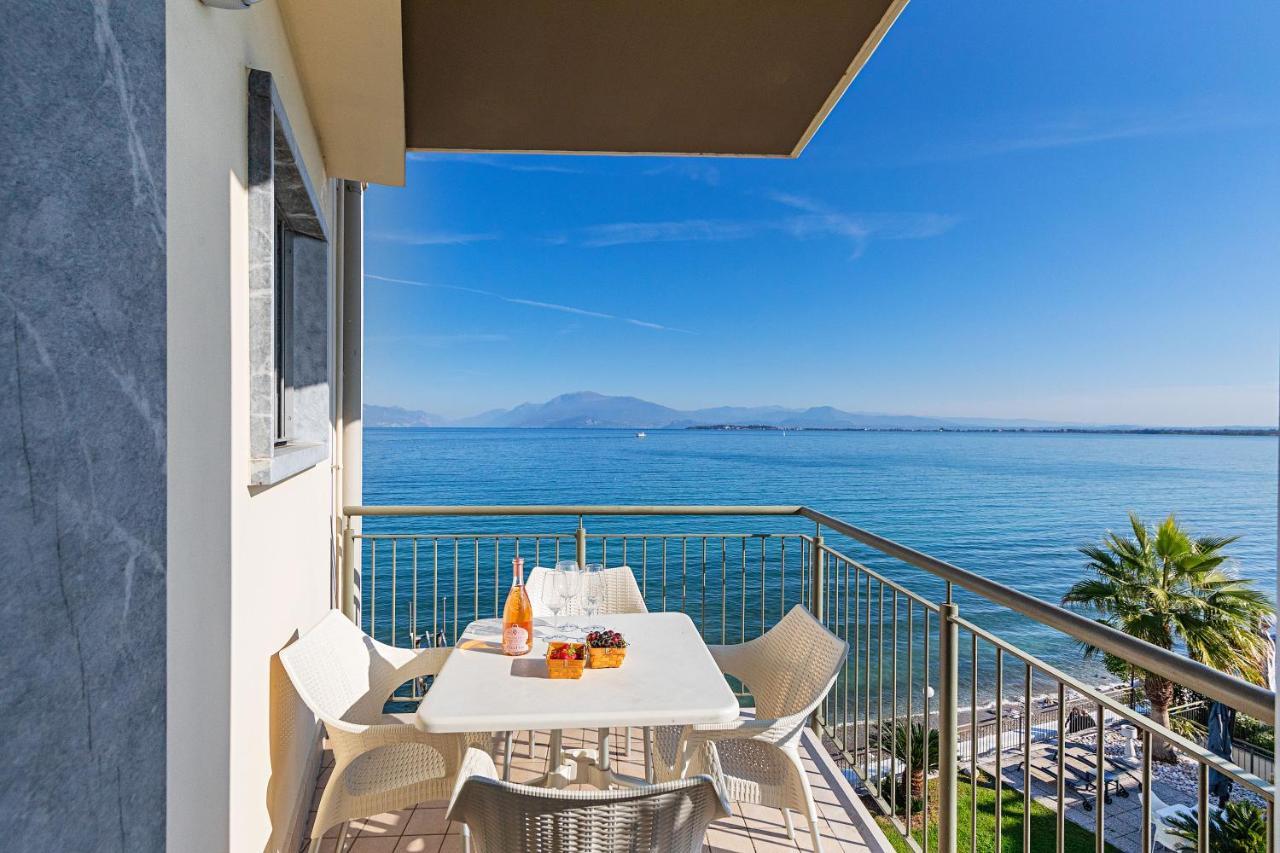 Residenza Miralago By Wonderful Italy เดเซนซาโนเดลการ์ดา ภายนอก รูปภาพ