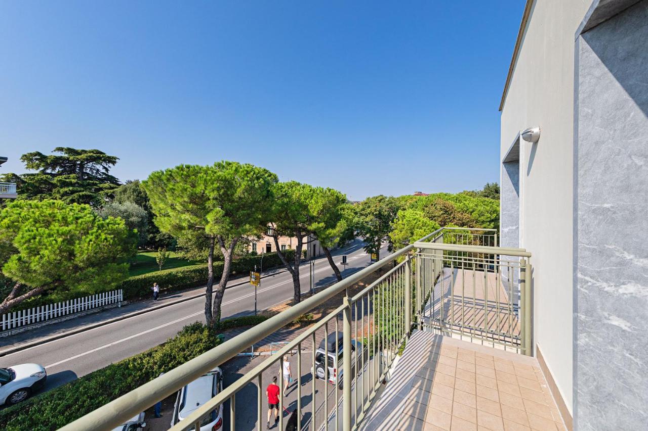 Residenza Miralago By Wonderful Italy เดเซนซาโนเดลการ์ดา ภายนอก รูปภาพ
