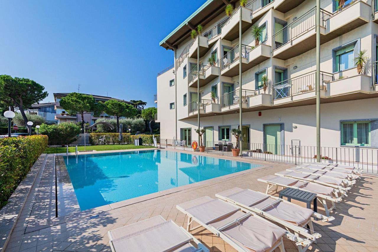 Residenza Miralago By Wonderful Italy เดเซนซาโนเดลการ์ดา ภายนอก รูปภาพ