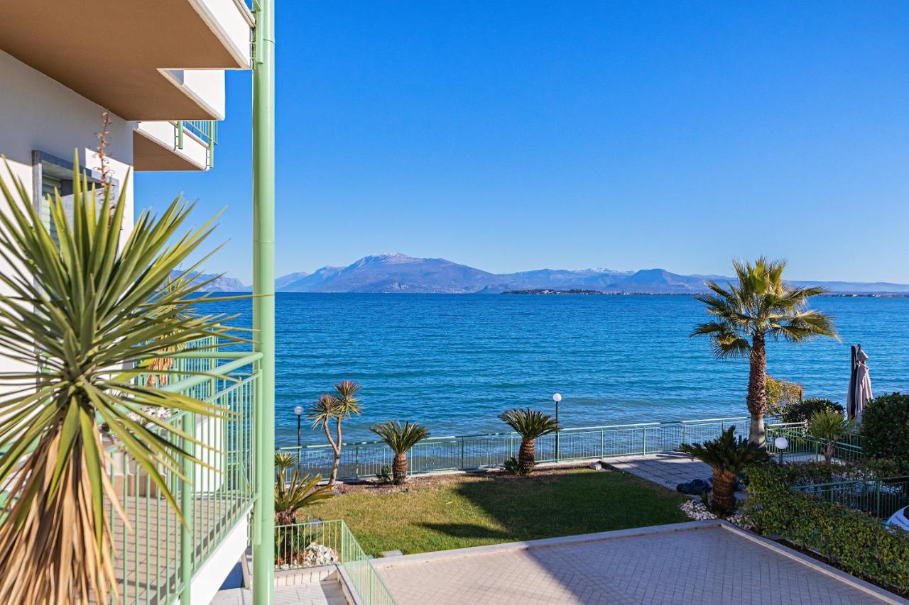 Residenza Miralago By Wonderful Italy เดเซนซาโนเดลการ์ดา ภายนอก รูปภาพ