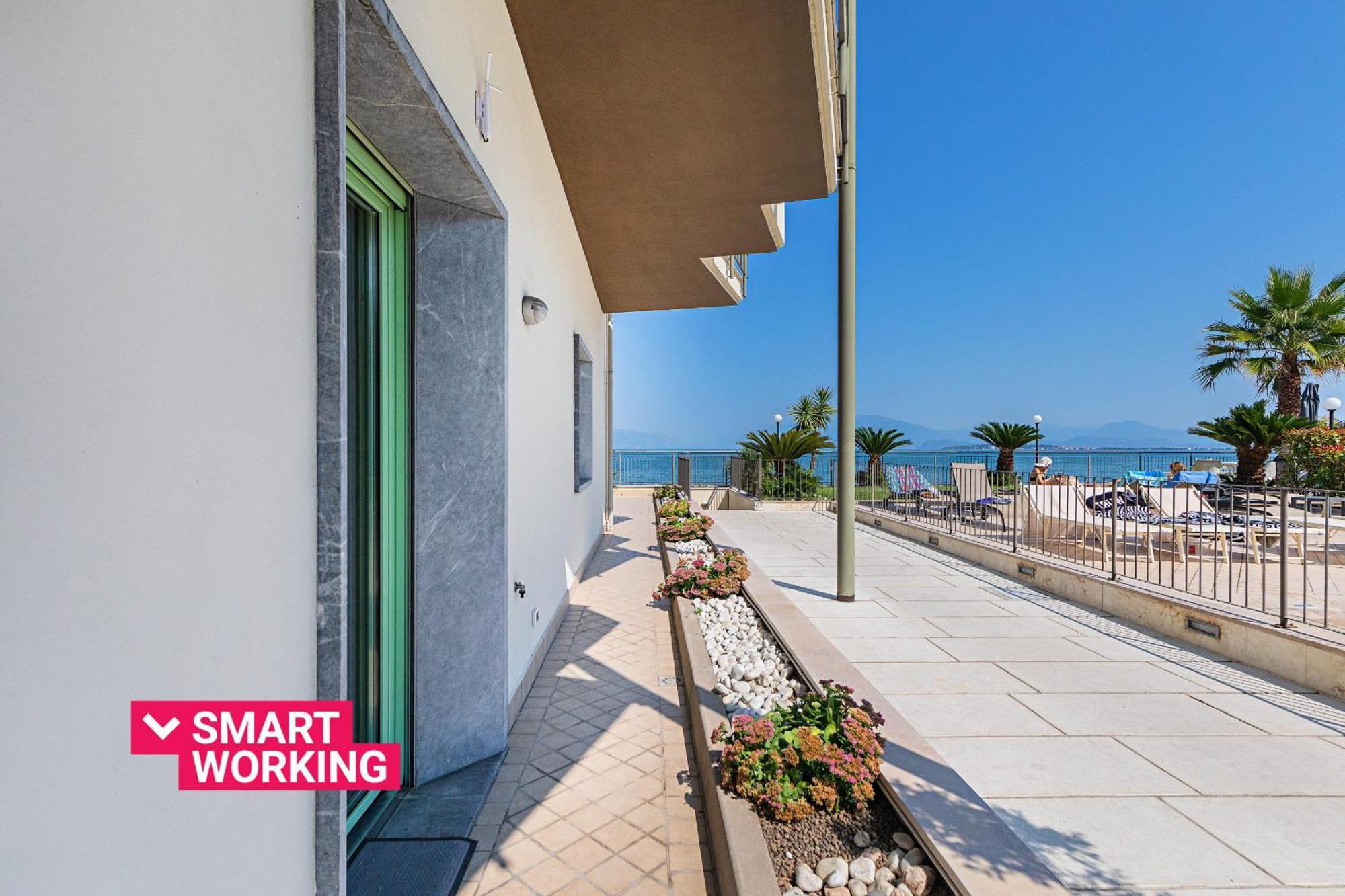Residenza Miralago By Wonderful Italy เดเซนซาโนเดลการ์ดา ภายนอก รูปภาพ